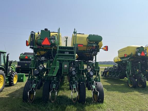 Image of John Deere 1775 equipment image 2