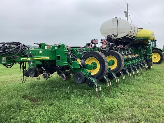 Image of John Deere 1775 equipment image 2