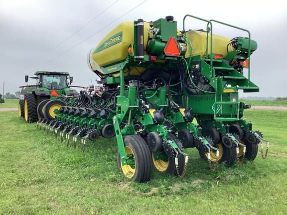 Image of John Deere 1775 equipment image 3