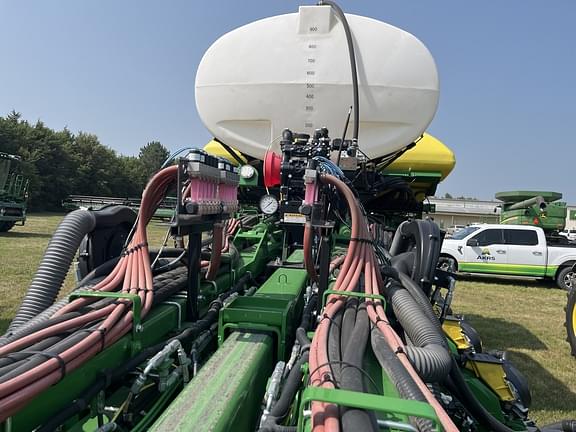 Image of John Deere 1775 equipment image 4