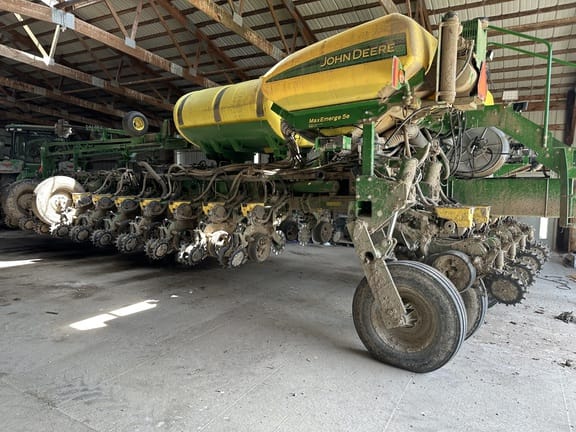 2020 John Deere 1775 Equipment Image0