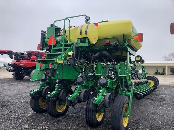 Image of John Deere 1775 equipment image 3