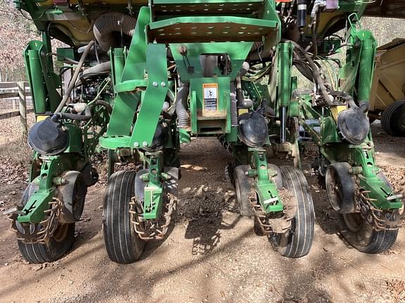 Image of John Deere 1775 equipment image 1