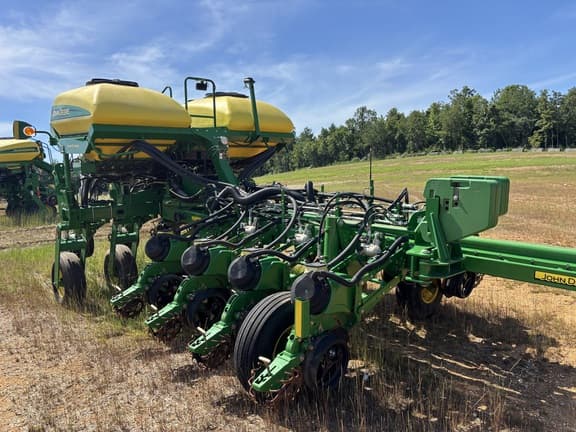Image of John Deere 1775 equipment image 1