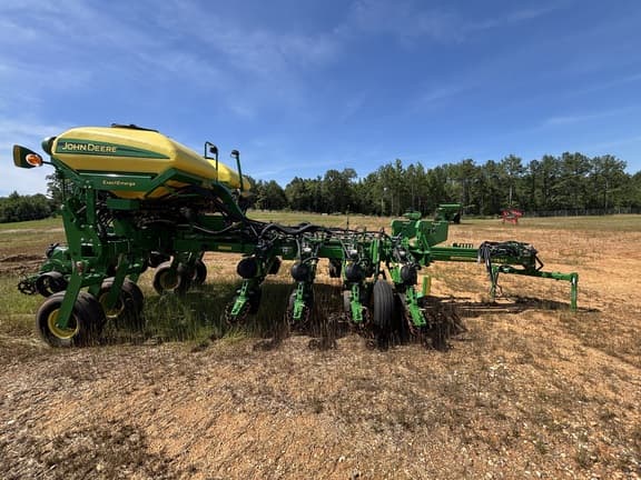 Image of John Deere 1775 equipment image 2