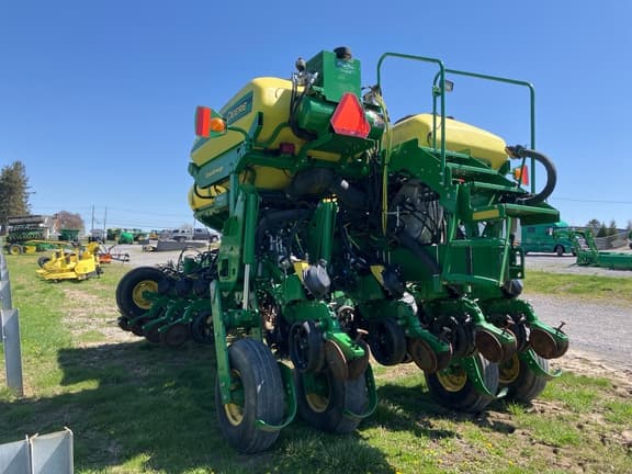 Image of John Deere 1775 equipment image 3