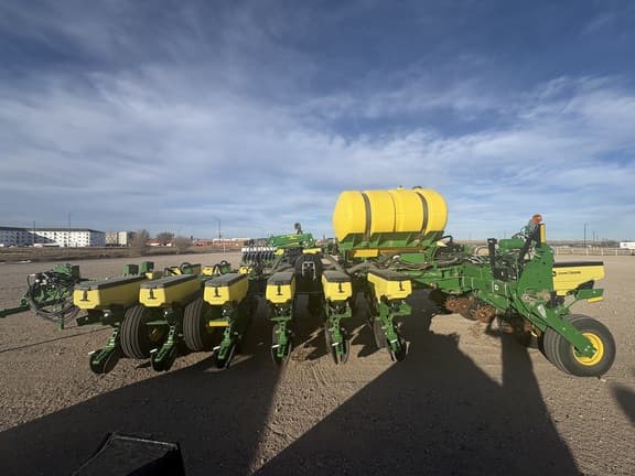 Image of John Deere 1775 equipment image 3