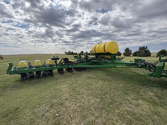 Image of John Deere 1775 Primary image