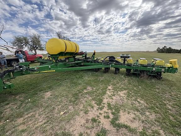 Image of John Deere 1775 equipment image 2