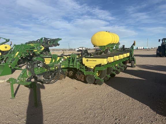 Image of John Deere 1775 equipment image 2