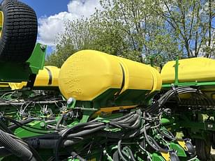 Main image John Deere 1775 6