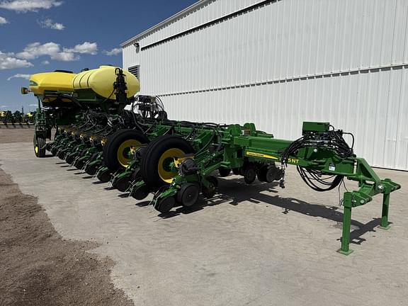 Image of John Deere 1775 equipment image 1