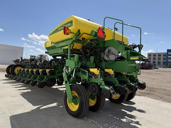 Image of John Deere 1775 equipment image 4