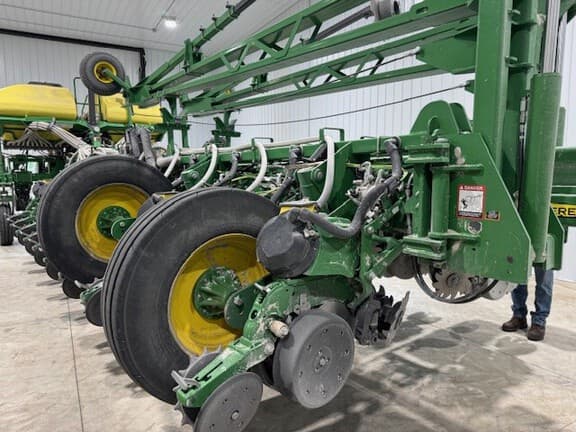 Image of John Deere 1775 equipment image 3