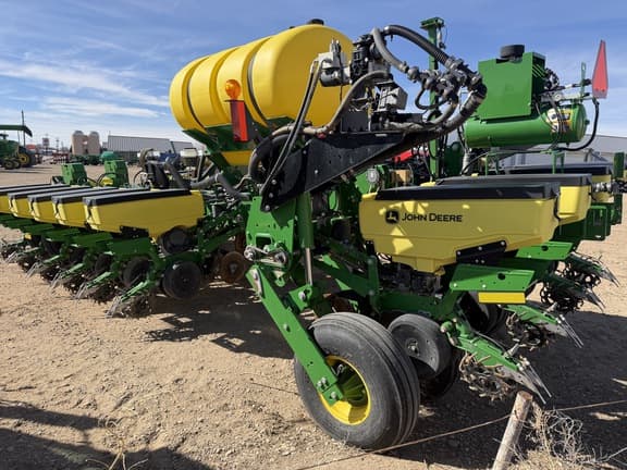 Image of John Deere 1775 equipment image 4