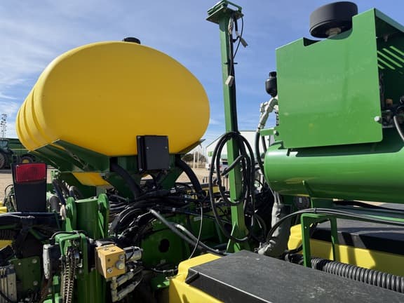 Image of John Deere 1775 equipment image 3