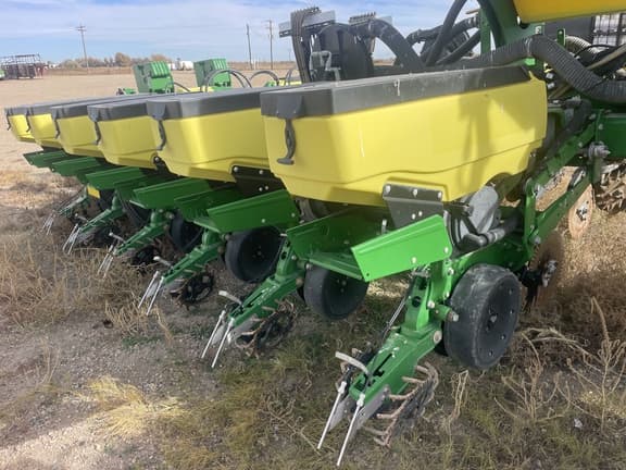 Image of John Deere 1775 equipment image 2