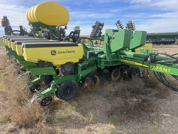 2020 John Deere 1775 Equipment Image0