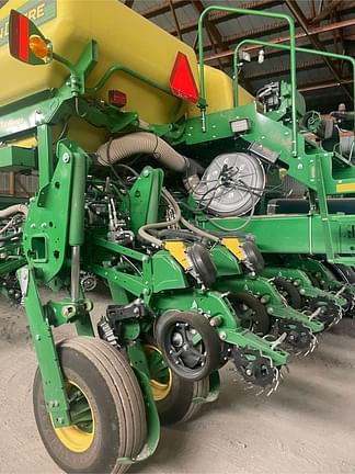 Image of John Deere 1775 equipment image 1