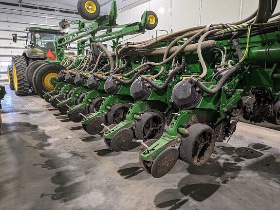 Image of John Deere 1775 equipment image 1