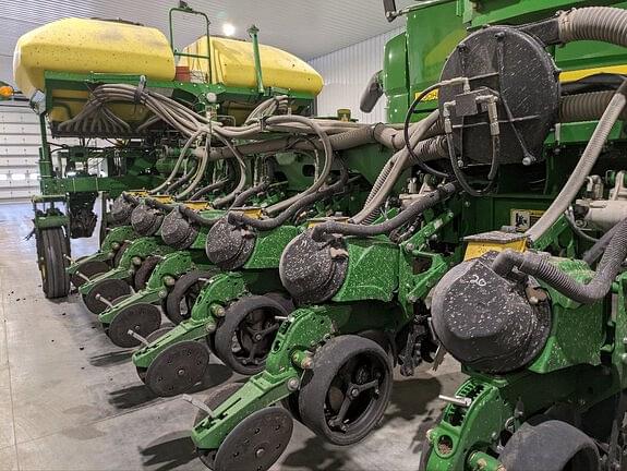 Image of John Deere 1775 equipment image 2