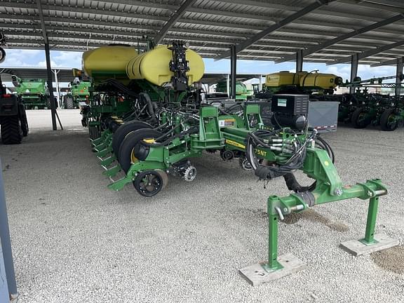 Image of John Deere 1775 Primary image