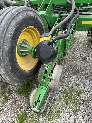 Thumbnail image John Deere 1775 3