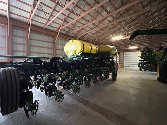 Image of John Deere 1775 equipment image 1