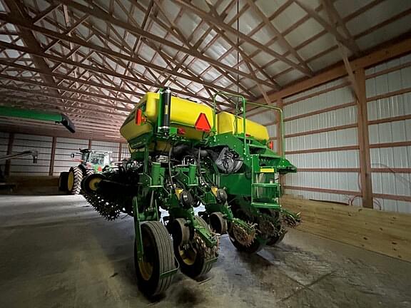 Image of John Deere 1775 equipment image 3