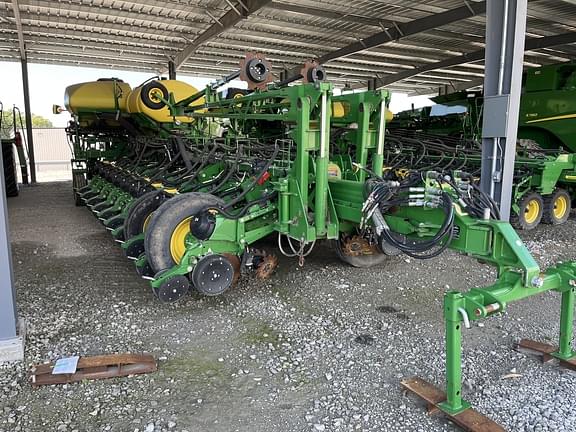 Image of John Deere 1775 Primary image