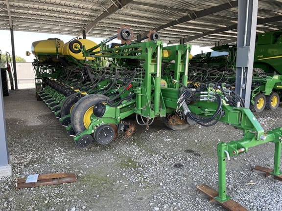 2020 John Deere 1775 Equipment Image0