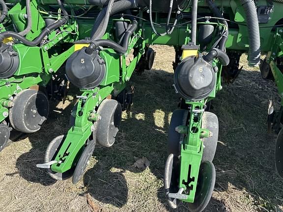 Image of John Deere 1775 equipment image 2