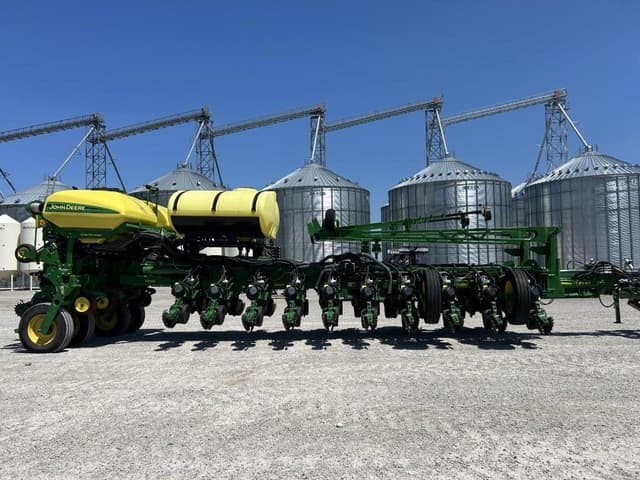 Image of John Deere 1775 equipment image 2