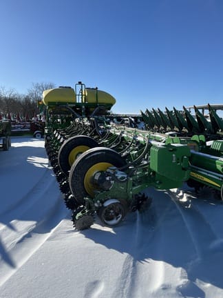 2020 John Deere 1775 Equipment Image0