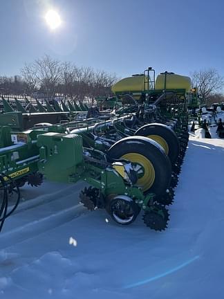 Image of John Deere 1775 equipment image 1