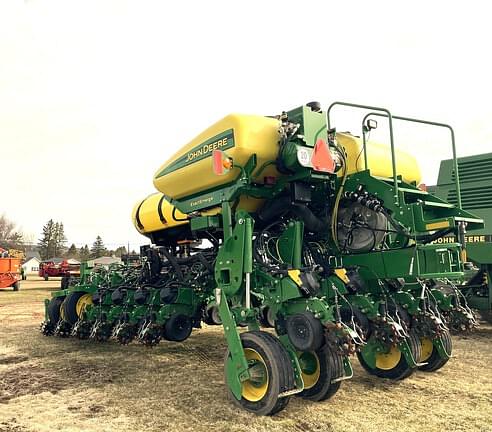 Image of John Deere 1775 equipment image 3