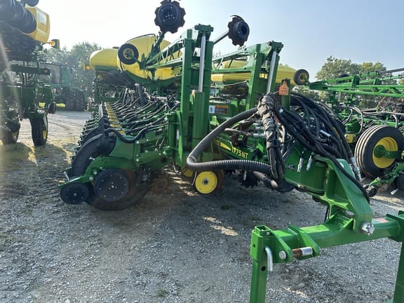 2020 John Deere 1775 Equipment Image0