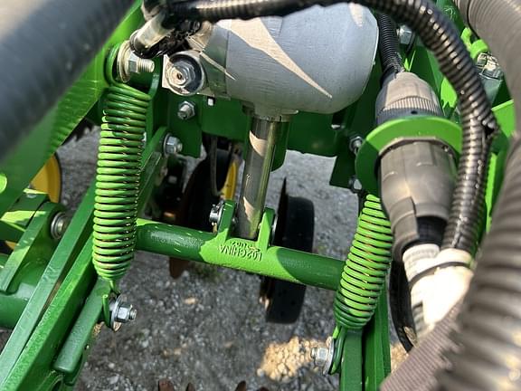 Image of John Deere 1775 equipment image 4