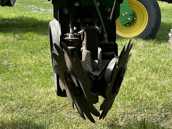 Image of John Deere 1775 equipment image 3