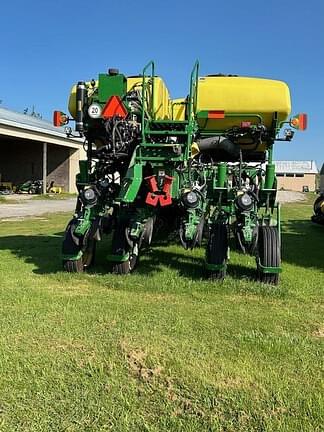 Image of John Deere 1775 equipment image 1