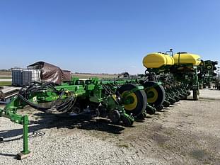 2020 John Deere 1775 Equipment Image0