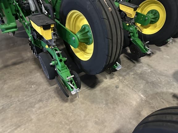 Image of John Deere 1775 equipment image 2