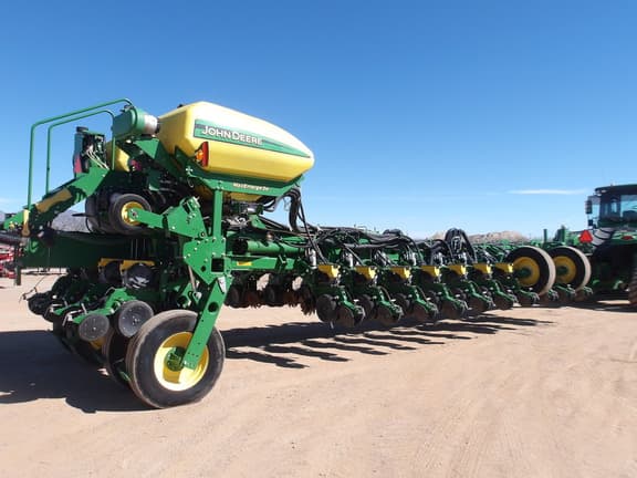 Image of John Deere 1775 equipment image 4