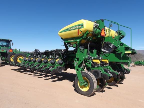 Image of John Deere 1775 equipment image 2