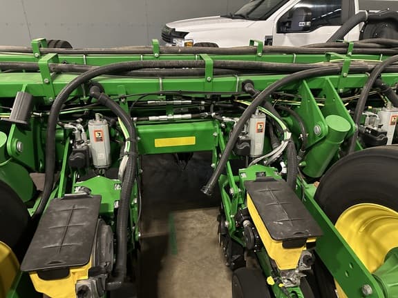 Image of John Deere 1775 equipment image 4