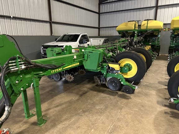 2020 John Deere 1775 Equipment Image0
