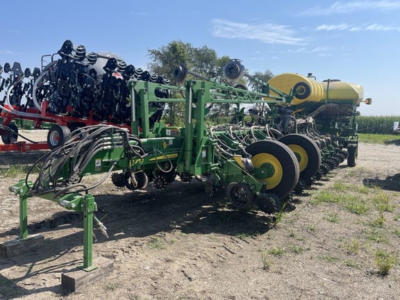 Main image John Deere 1775