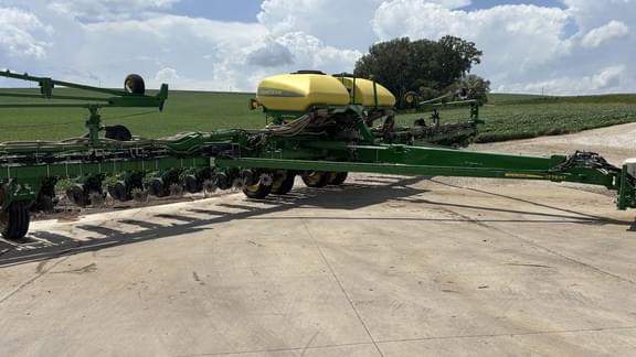 Image of John Deere 1775 equipment image 1