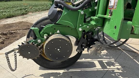 Image of John Deere 1775 equipment image 4