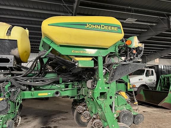 Image of John Deere 1775 equipment image 3
